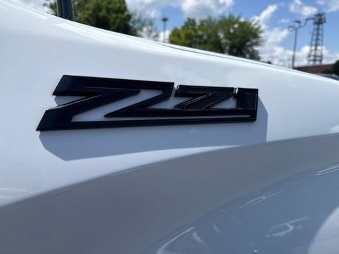 Used 2023 Chevrolet Silverado 1500 RST w/ Z71 Off-Road Package AWD/4WD image 9