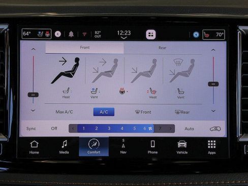 Used 2023 Chrysler Pacifica Pinnacle FWD image 16