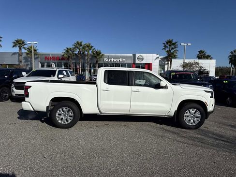 Certified 2022 Nissan Frontier SV w/ Technology Package image 2