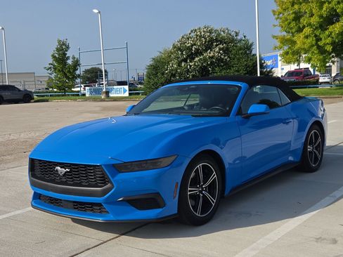 Used 2025 Ford Mustang Premium RWD image 8