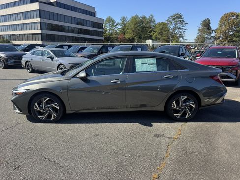 New 2025 Hyundai Elantra Limited w/ Cargo Package image 8