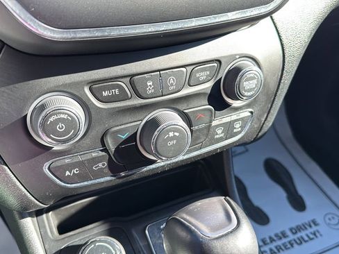 Used 2022 Jeep Cherokee Latitude w/ Trailer Tow Group image 28