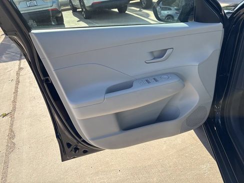 Used 2025 Hyundai Kona SEL FWD image 13