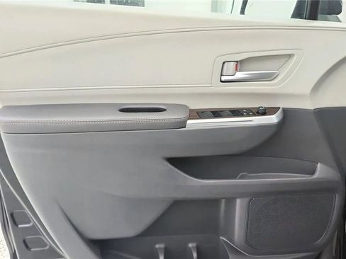 Used 2024 Toyota Sienna XLE image 27