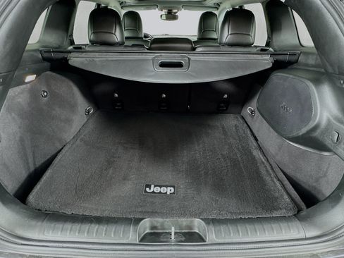 Used 2019 Jeep Cherokee Overland w/ Technology Group AWD/4WD image 25