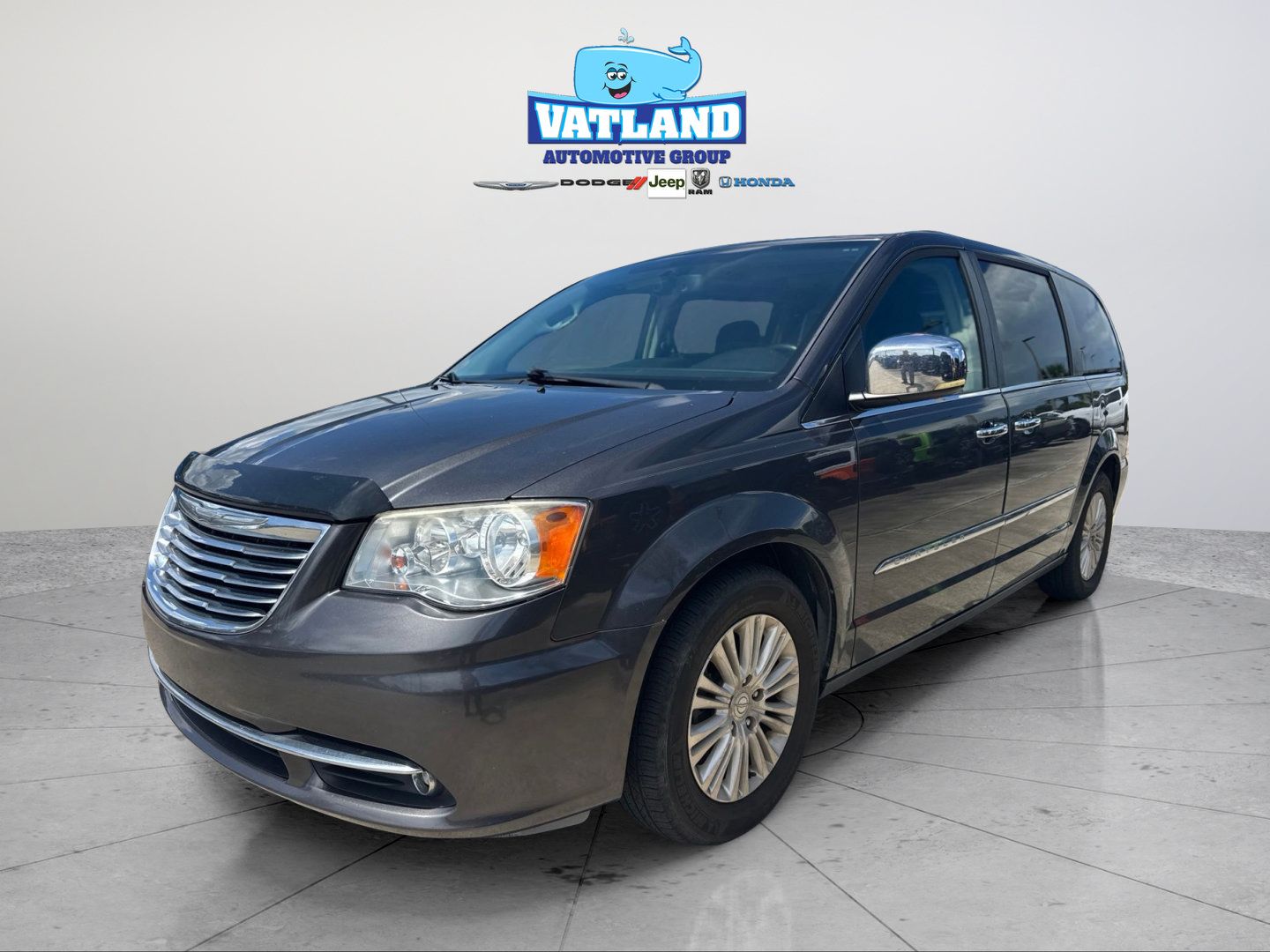 Certified 2016 Chrysler Town & Country Limited FWD image 1