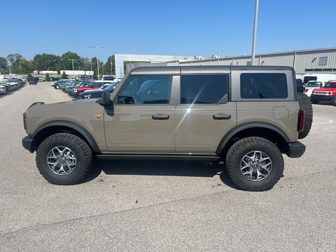 New 2025 Ford Bronco Badlands image 27