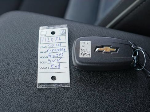 Used 2024 Chevrolet TrailBlazer LT w/ LT Cold Weather Package AWD/4WD image 30