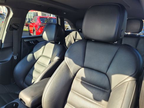 Used 2020 Porsche Macan S image 11