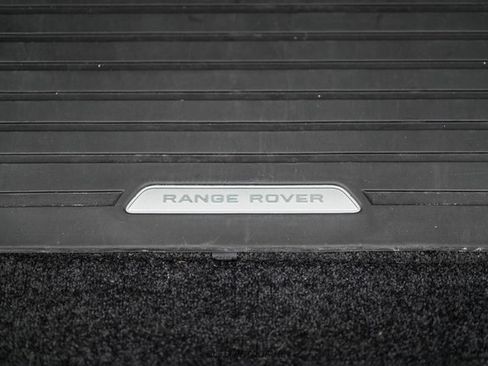 Used 2025 Land Rover Range Rover SE image 70