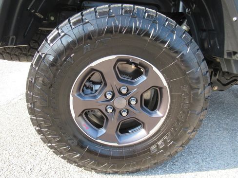 Used 2021 Jeep Gladiator Rubicon AWD/4WD image 8