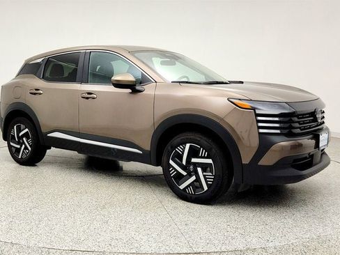 Used 2025 Nissan Kicks SV FWD image 3