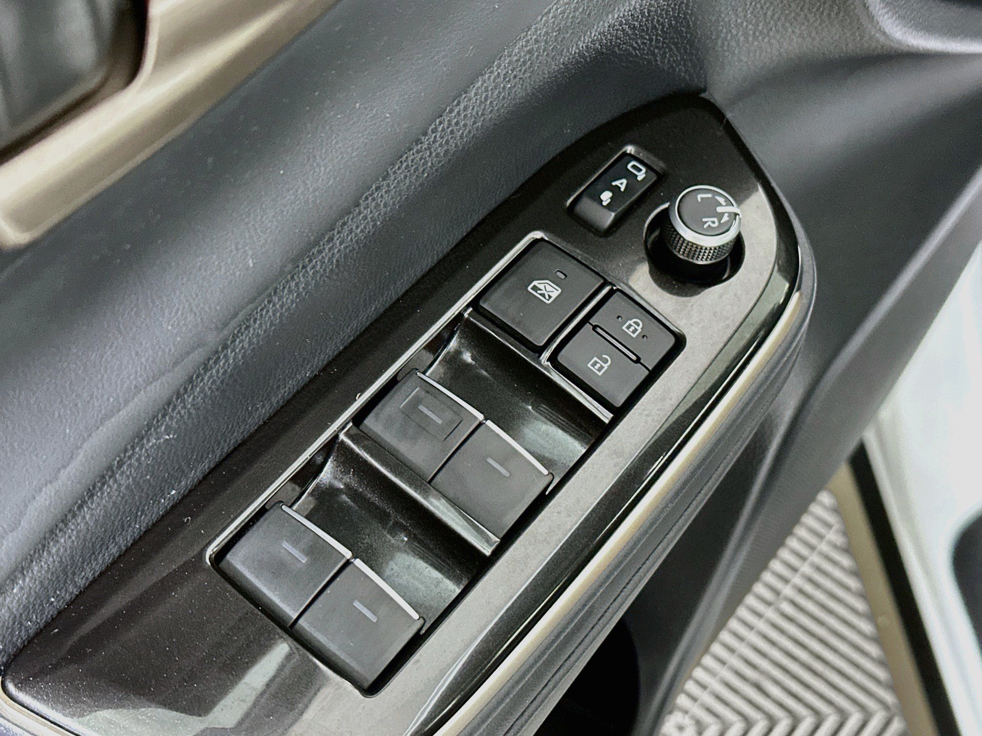 Used 2025 Toyota Crown Signia w/ Advanced Technology Package AWD/4WD image 17