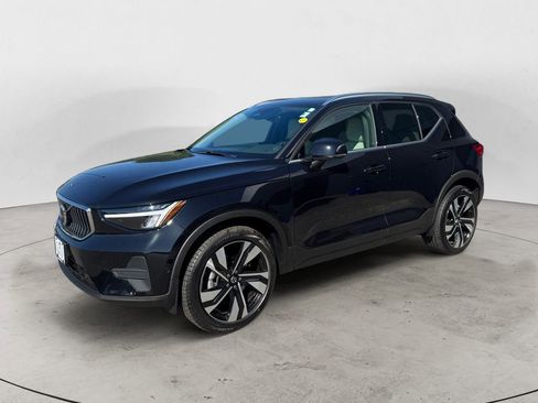 Certified 2023 Volvo XC40 B5 Plus w/ Protection Package Premier AWD/4WD image 2