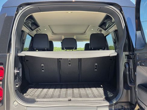 Used 2024 Land Rover Defender 110 S image 28