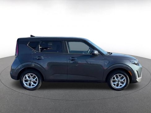 Used 2025 Kia Soul LX w/ LX Technology Package FWD image 13