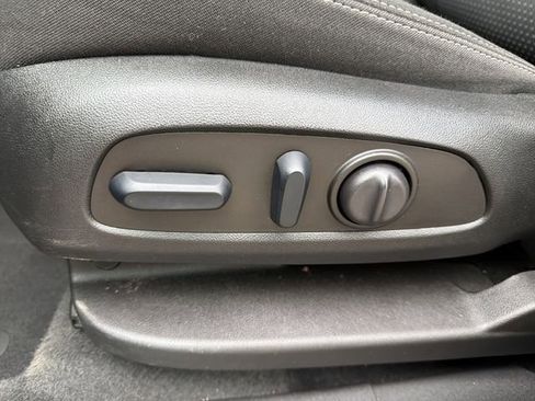 Used 2023 GMC Terrain SLE w/ Driver Convenience Package image 14