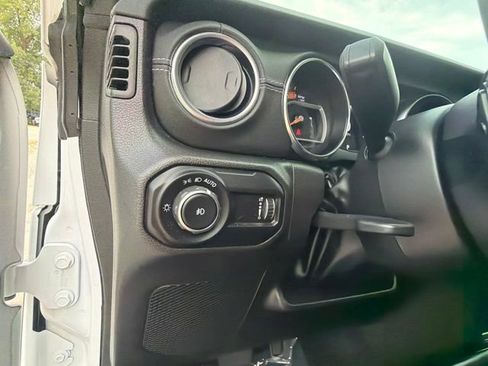 Used 2023 Jeep Wrangler Unlimited Sahara w/ Cold Weather Group AWD/4WD image 27