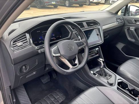 Used 2024 Volkswagen Tiguan SE image 14