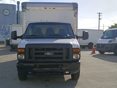 Used 2016 Ford E-350 and Econoline 350 Super Duty image 2