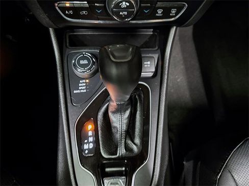 Used 2021 Jeep Cherokee Limited image 24