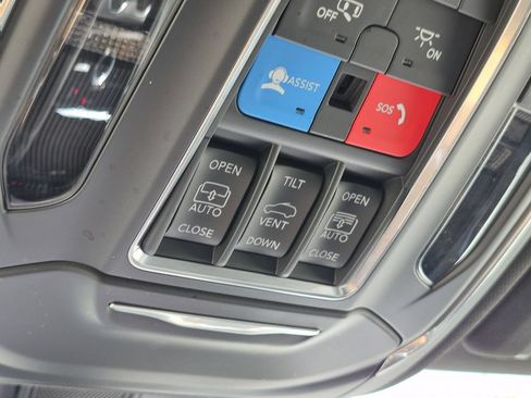 Used 2026 Jeep Grand Cherokee Limited AWD/4WD image 21