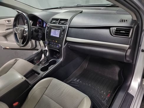 Used 2015 Toyota Camry SE FWD image 31