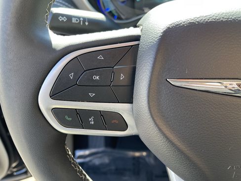Used 2024 Chrysler Pacifica Limited FWD image 20