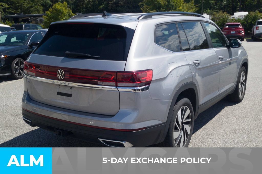Used 2025 Volkswagen Atlas SE FWD image 3