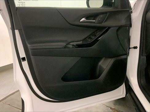 Used 2026 Chevrolet Equinox LT FWD image 25