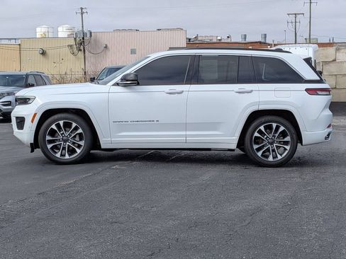 Used 2025 Jeep Grand Cherokee Overland AWD/4WD image 4