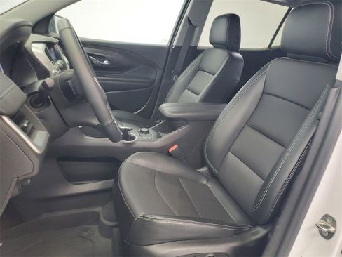 Used 2023 GMC Terrain SLT w/ Elevation Edition image 5