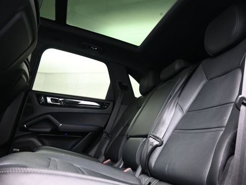 Used 2019 Porsche Cayenne AWD/4WD image 12