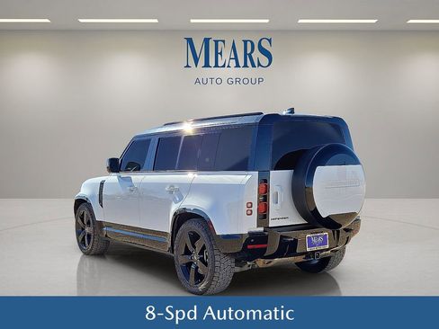 Used 2024 Land Rover Defender 110 X-Dynamic SE image 4