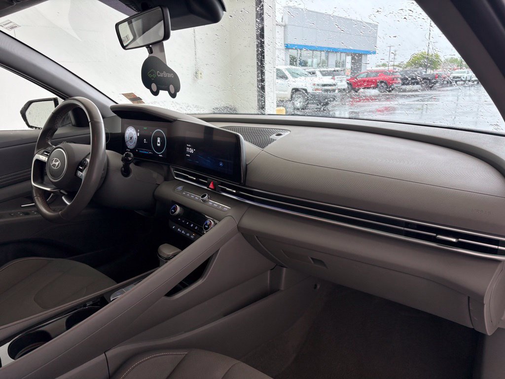 Used 2025 Hyundai Elantra SEL FWD image 38