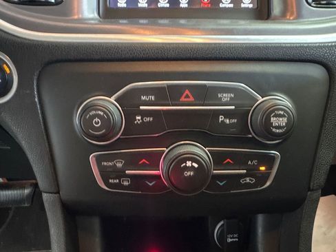 Used 2019 Dodge Charger SXT image 14