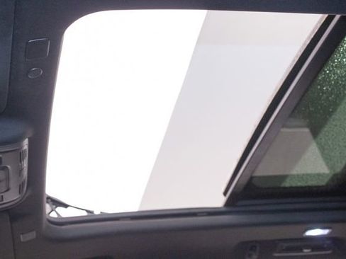 Used 2022 GMC Yukon XL Denali w/ Denali Premium Package image 23