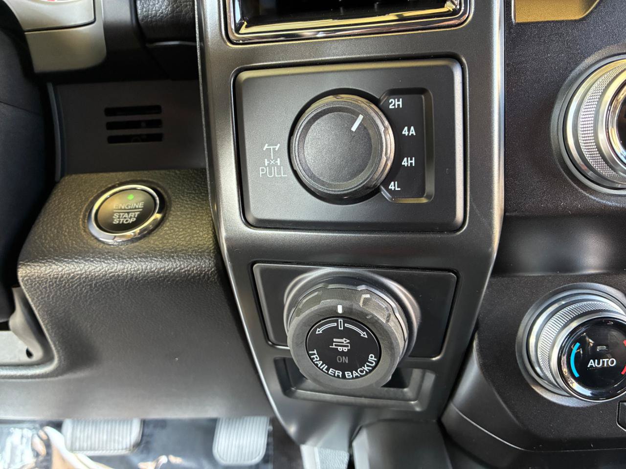 Used 2019 Ford F150 Lariat w/ Equipment Group 502A Luxury AWD/4WD image 32