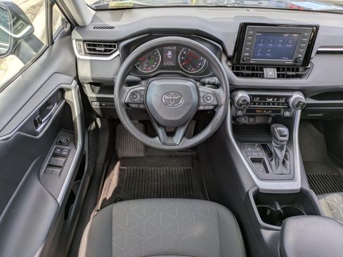 Used 2022 Toyota RAV4 XLE w/ Convenience Package FWD image 14