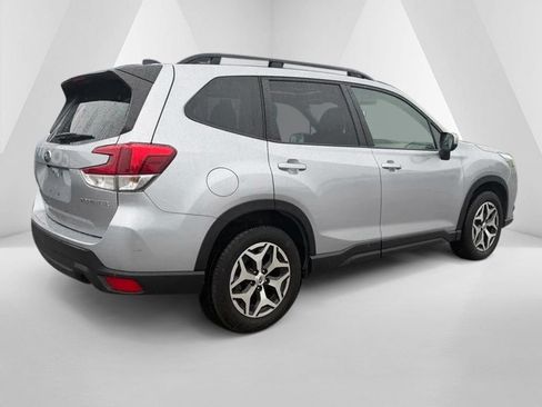 Used 2024 Subaru Forester Premium AWD/4WD image 7