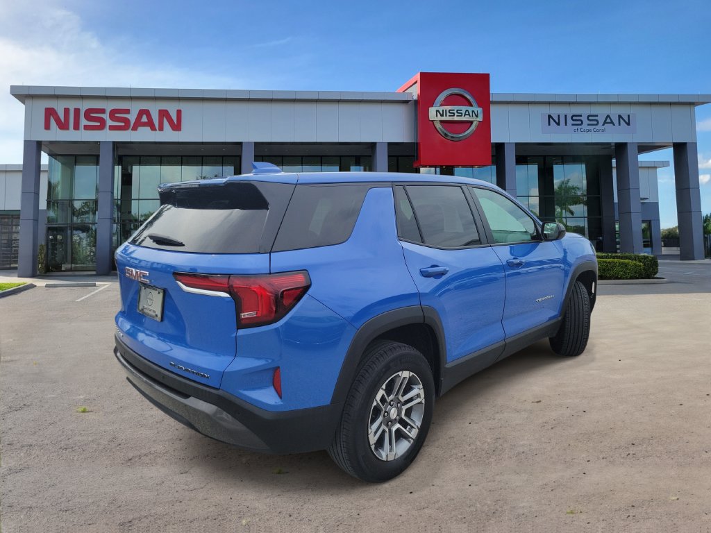Used 2026 GMC Terrain Elevation FWD image 2