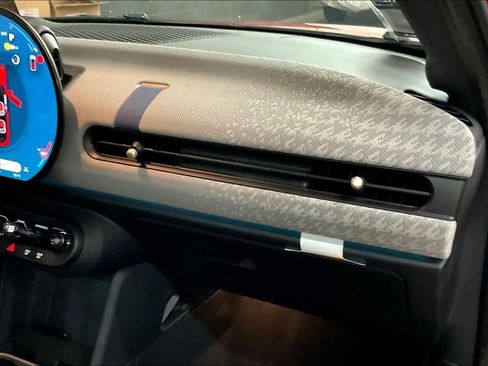 Certified 2025 MINI Cooper 4-Door Hardtop image 19