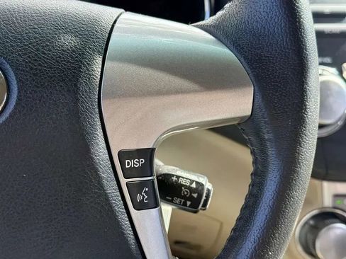 Used 2012 Toyota Highlander SE w/ Tow Pkg image 11