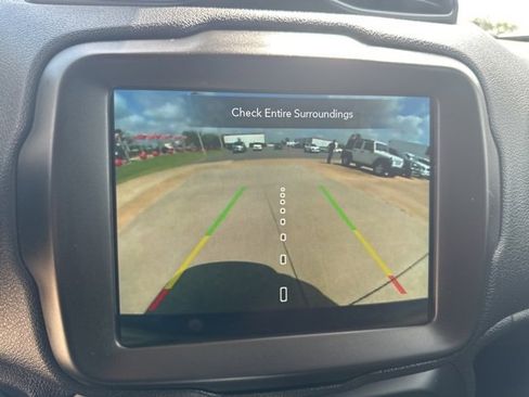 Used 2022 Jeep Renegade Latitude image 22