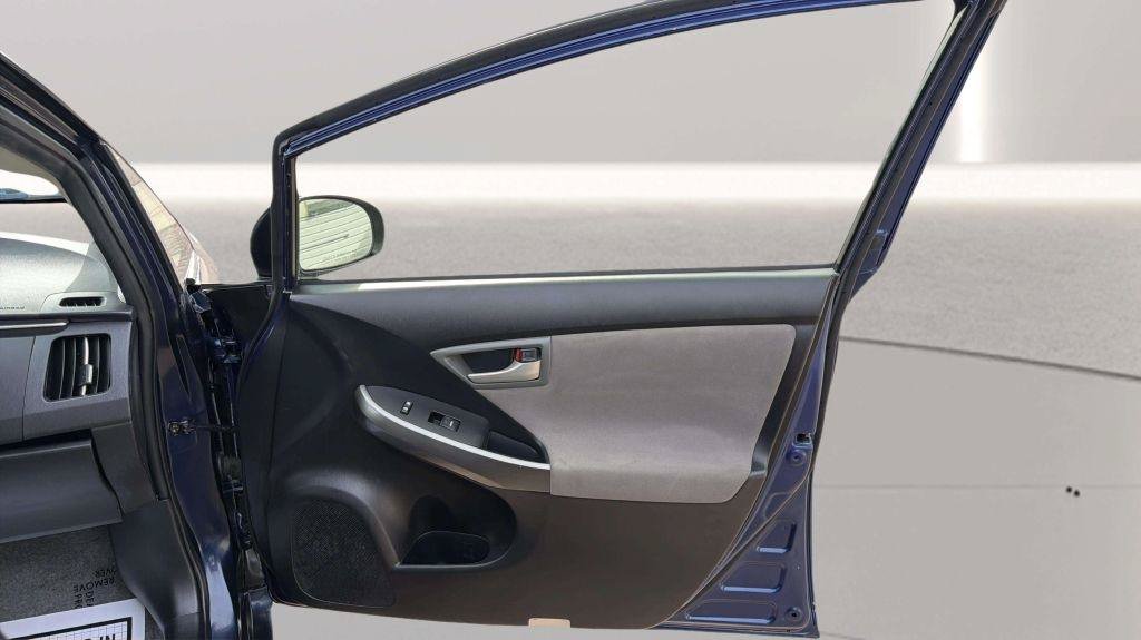 Used 2014 Toyota Prius Two FWD image 16