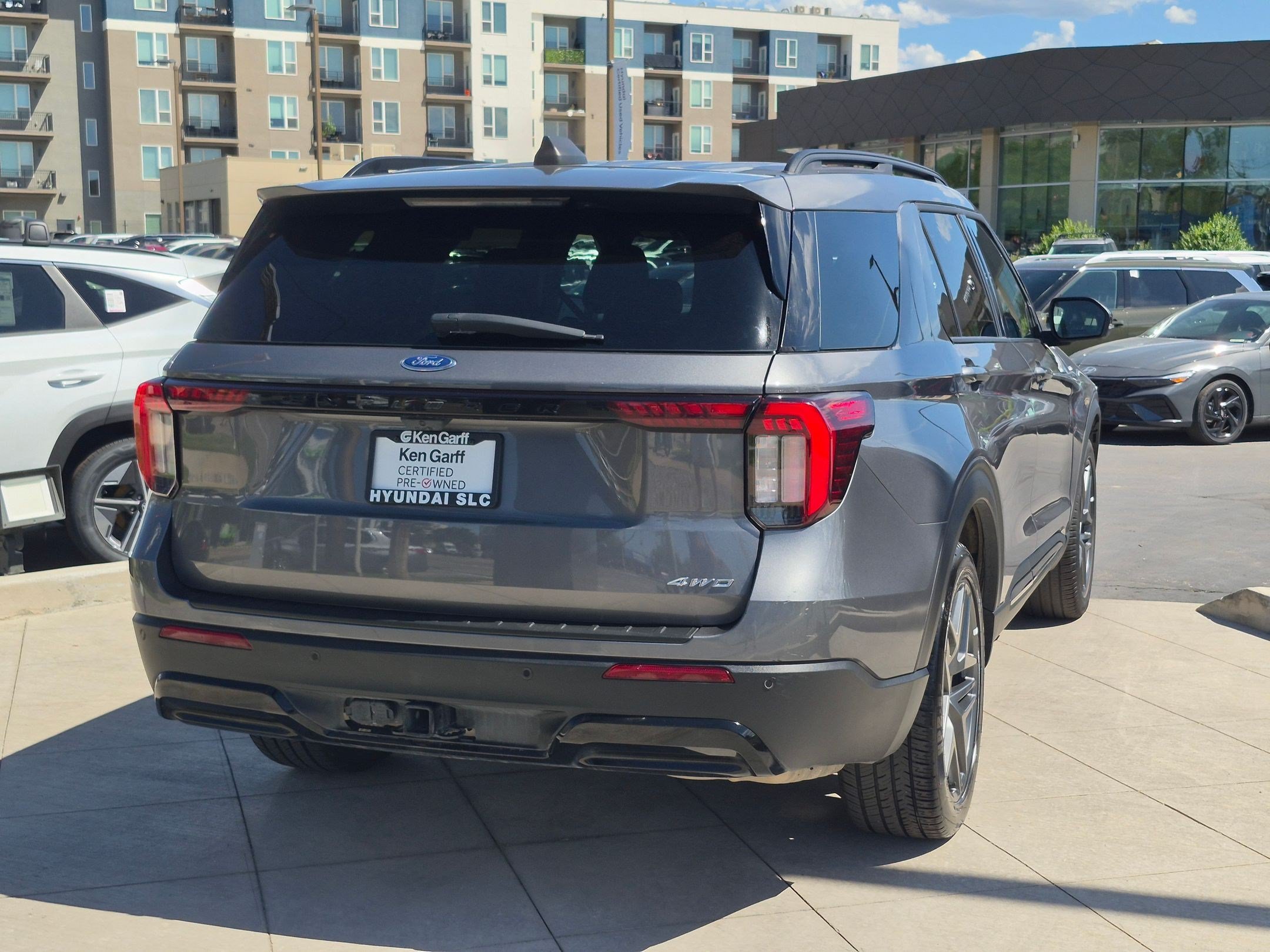 Used 2025 Ford Explorer ST-Line w/ ST-Line Street Pack AWD/4WD image 3