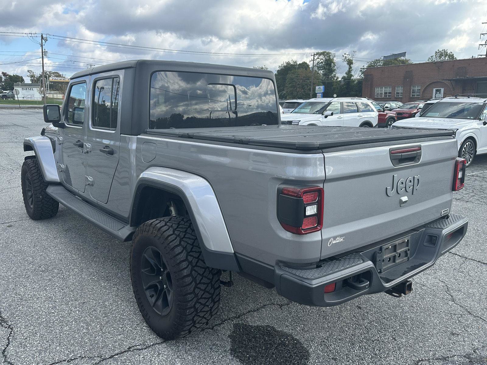 Used 2020 Jeep Gladiator Overland AWD/4WD image 6