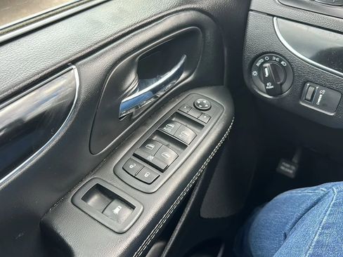 Used 2018 Dodge Grand Caravan SE image 18