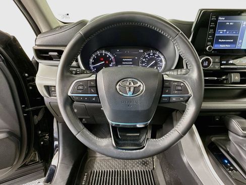 Used 2020 Toyota Highlander XLE FWD image 11