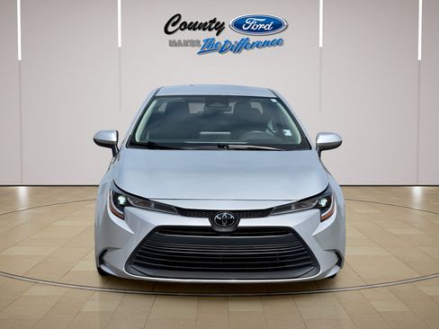 Used 2024 Toyota Corolla LE FWD image 5